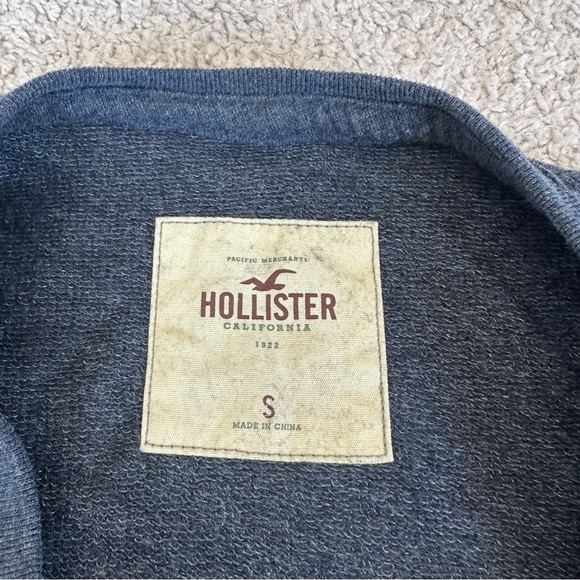 Hollister blueish gray sweater w sequin. Size S. - Picture 3 of 5